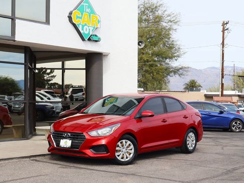 Used 2018 Hyundai Accent SE image 2