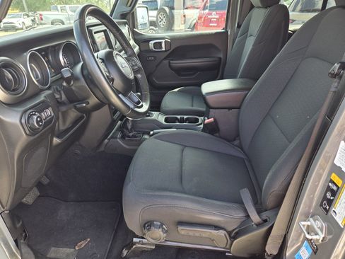 Used 2021 Jeep Gladiator Sport AWD/4WD image 4