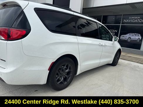 Used 2019 Chrysler Pacifica Limited w/ S Appearance Package FWD image 10