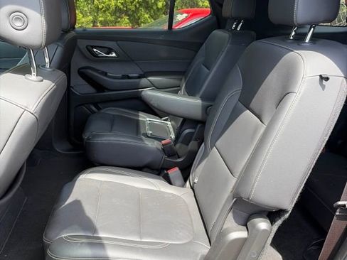 Used 2023 Chevrolet Traverse LT w/ LT Premium Package AWD/4WD image 7