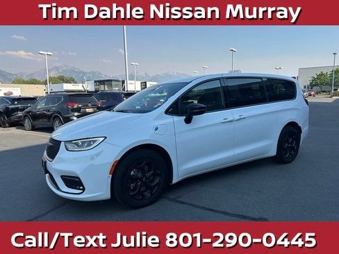 Used 2024 Chrysler Pacifica Limited FWD image 6