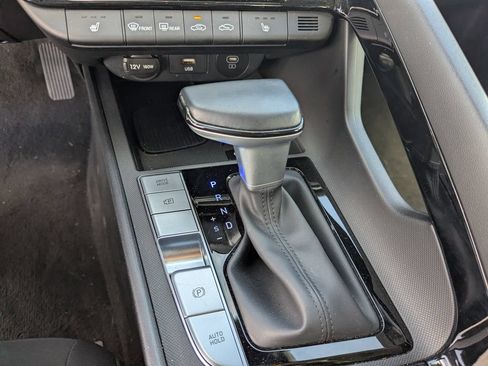 Used 2025 Hyundai Elantra SEL FWD image 14