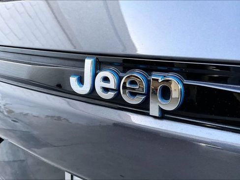 Used 2023 Jeep Grand Cherokee 4WD 4xe image 31