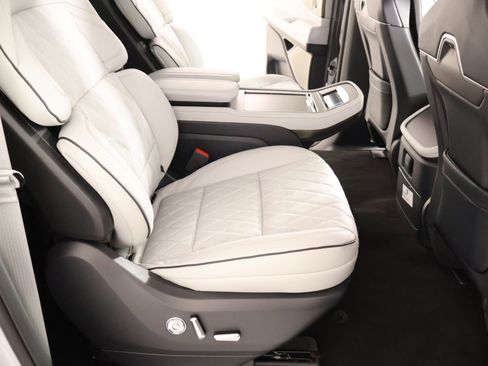 New 2026 Lincoln Navigator L Black Label AWD/4WD image 16