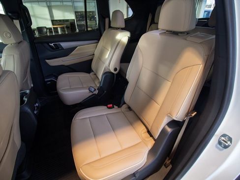 Used 2025 Buick Enclave Preferred w/ LPO, Floor Liner Package image 17