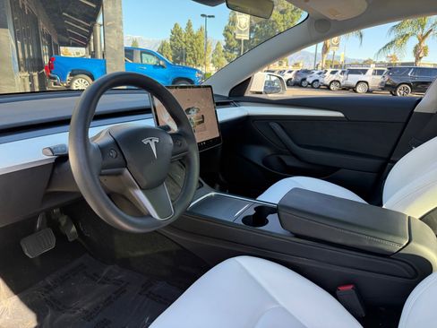 Used 2023 Tesla Model 3 Standard Range image 15