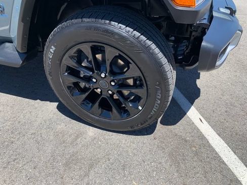 Used 2025 Jeep Wrangler Unlimited Sahara AWD/4WD image 5