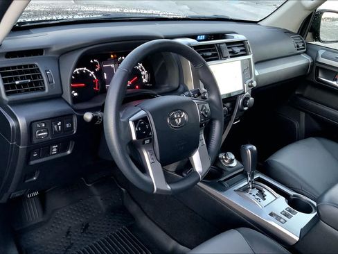 Used 2021 Toyota 4Runner SR5 Premium w/ Moonroof Package AWD/4WD image 17