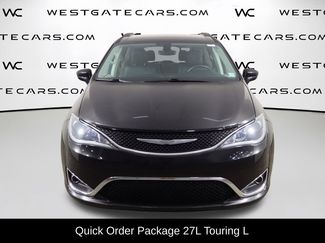 Used 2017 Chrysler Pacifica Touring-L w/ Tire & Wheel Group video 2