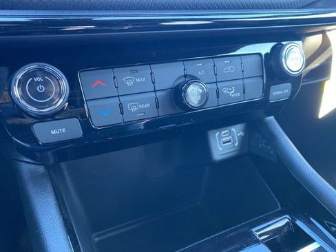 New 2026 Jeep Compass Latitude image 39