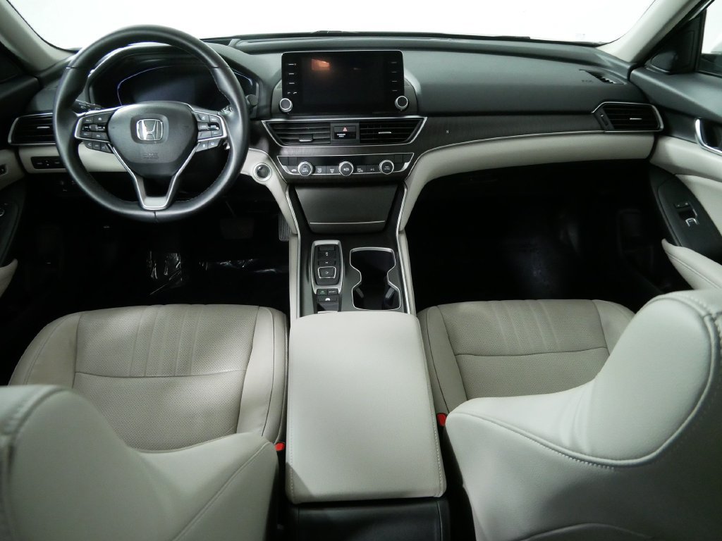 Used 2018 Honda Accord Touring image 19