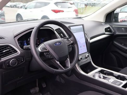 Used 2024 Ford Edge SEL w/ Convenience Package image 7