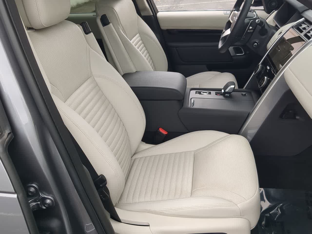 Certified 2025 Land Rover Discovery S AWD/4WD image 22