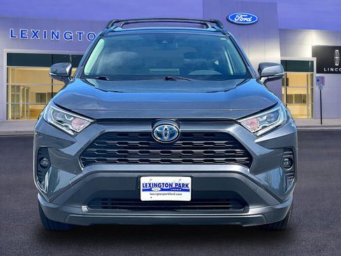Used 2021 Toyota RAV4 XLE w/ Convenience Package AWD/4WD image 2