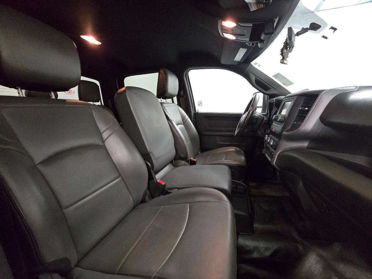 Used 2024 RAM 2500 Tradesman w/ Chrome Appearance Group AWD/4WD image 16