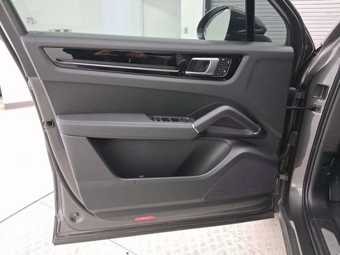 Used 2023 Porsche Cayenne E-Hybrid image 24