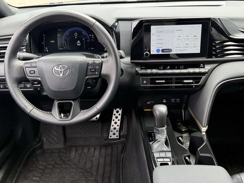 Used 2025 Toyota Camry LE FWD image 10