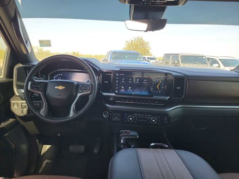 Used 2023 Chevrolet Silverado 1500 High Country w/ Technology Package AWD/4WD image 14