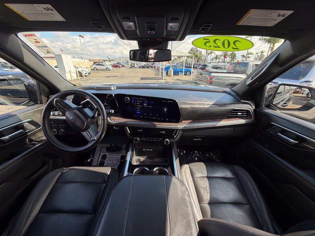Used 2025 Chevrolet Suburban Z71 AWD/4WD image 16