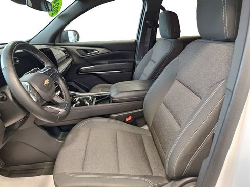 Used 2024 Chevrolet Traverse LS FWD image 9