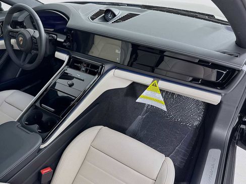 New 2025 Porsche Panamera 4 image 31