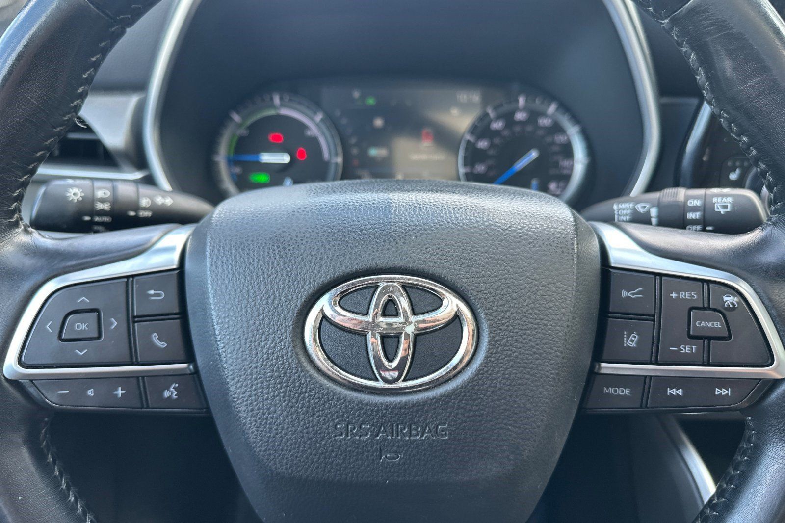 Used 2021 Toyota Highlander XLE AWD/4WD image 10