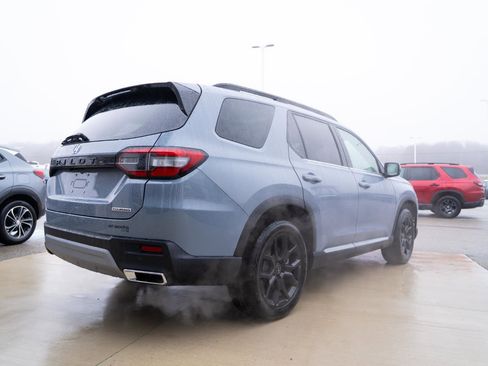 New 2025 Honda Pilot Touring image 6