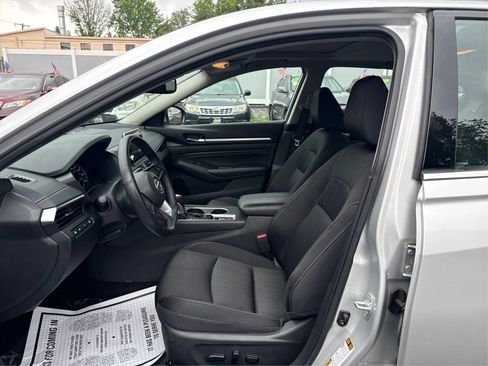 Used 2019 Nissan Altima 2.5 SV FWD image 9