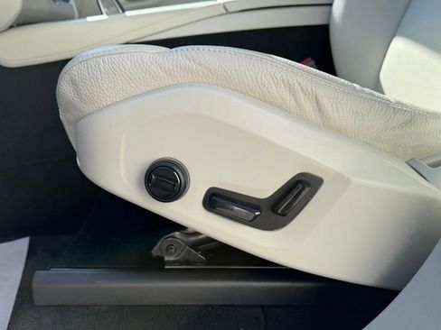 Used 2025 Volvo XC90 T8 Plus w/ Protection Package image 4