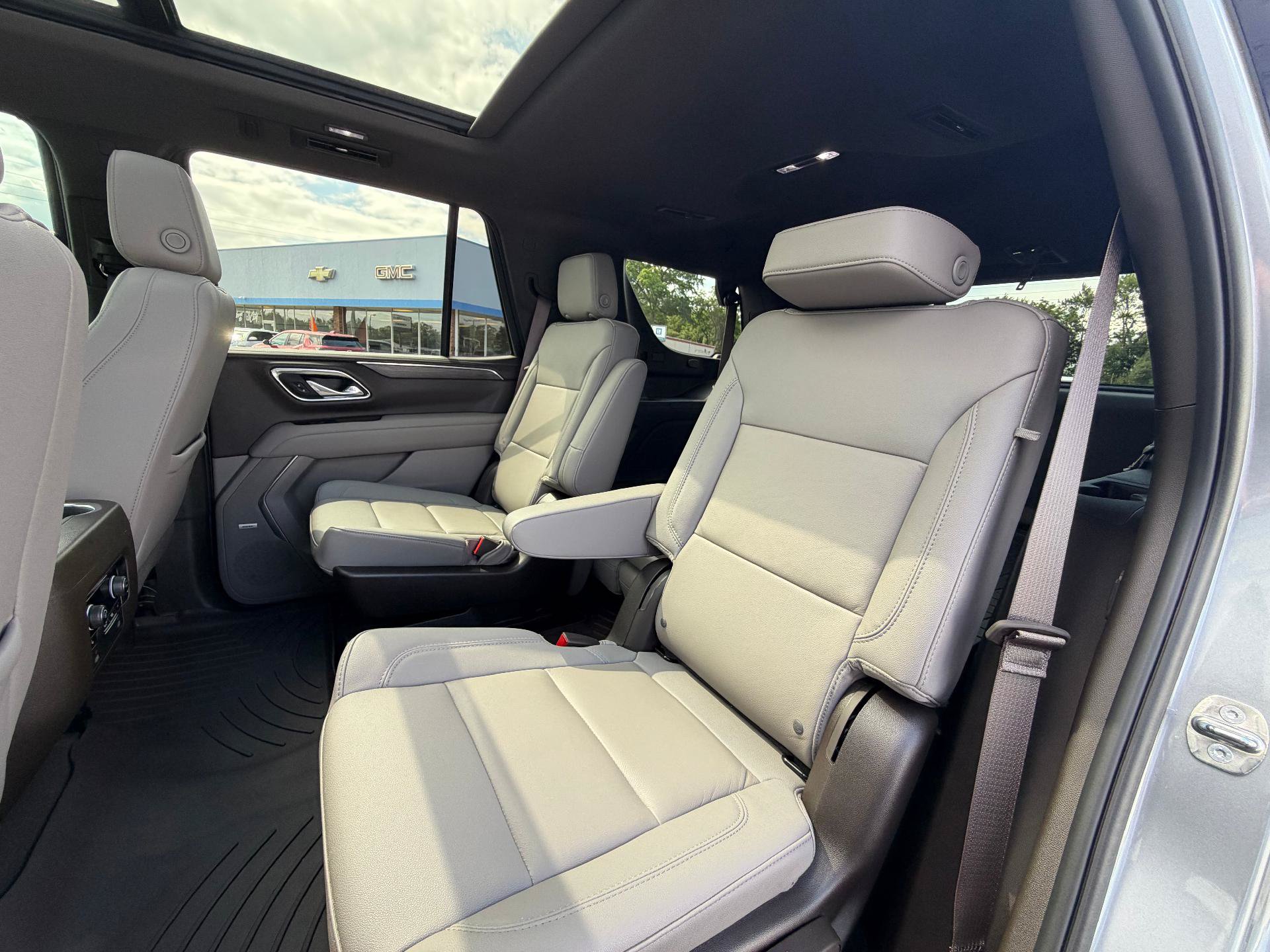 Used 2024 Chevrolet Tahoe LT w/ LT Signature Package AWD/4WD image 13