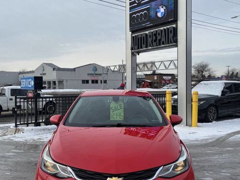 Used 2017 Chevrolet Cruze LT w/ Convenience Package FWD image 8