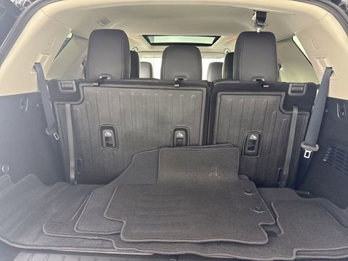 Used 2025 Nissan Pathfinder Platinum image 8