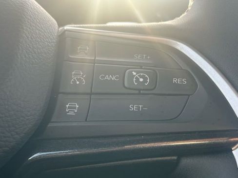 Used 2023 Jeep Grand Cherokee Altitude image 12