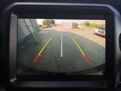 Used 2018 Jeep Wrangler Unlimited Sahara AWD/4WD image 9