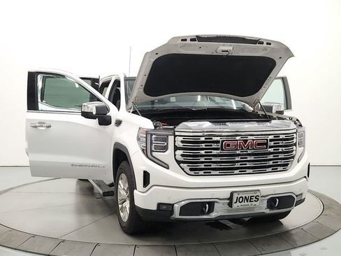 Used 2023 GMC Sierra 1500 Denali w/ Technology Package AWD/4WD image 10