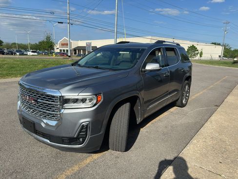 Used 2021 GMC Acadia Denali w/ Denali Technology Package FWD image 9