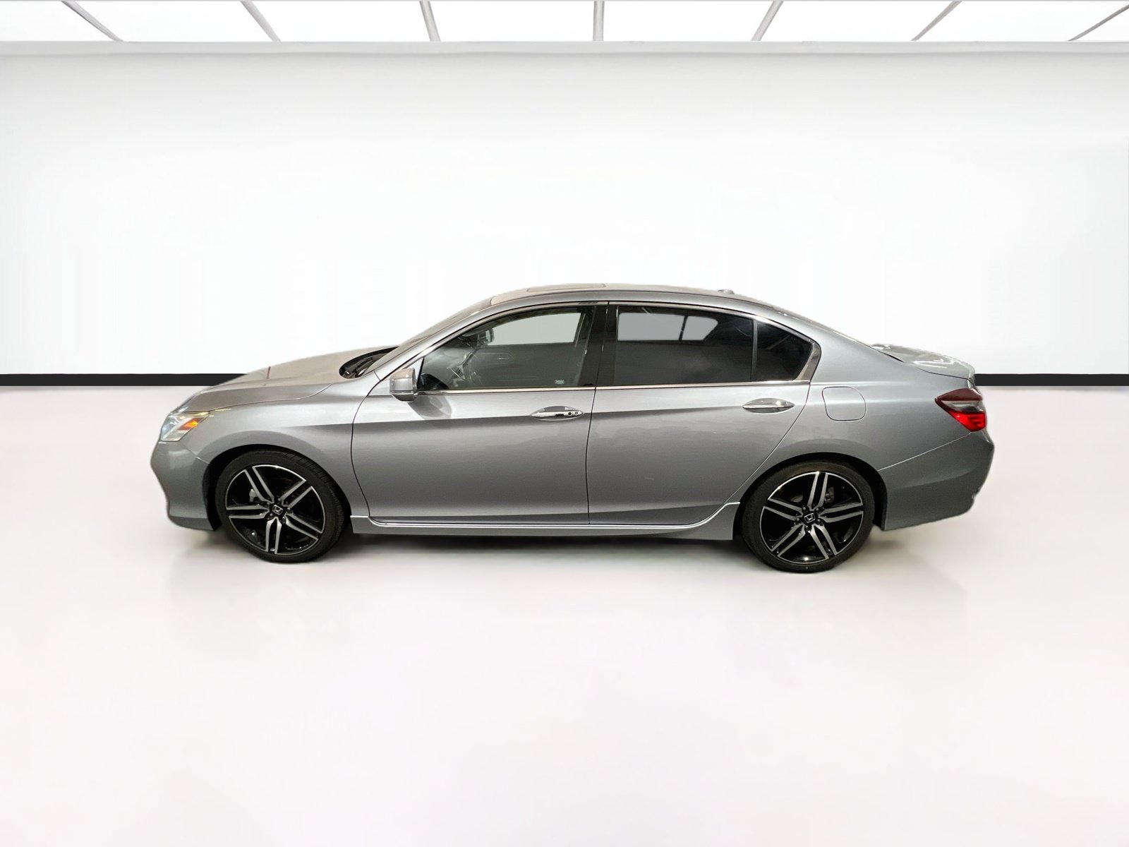 Used 2017 Honda Accord Touring image 24