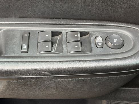 Used 2017 Chevrolet Traverse LT w/ Style and Technology Package image 8