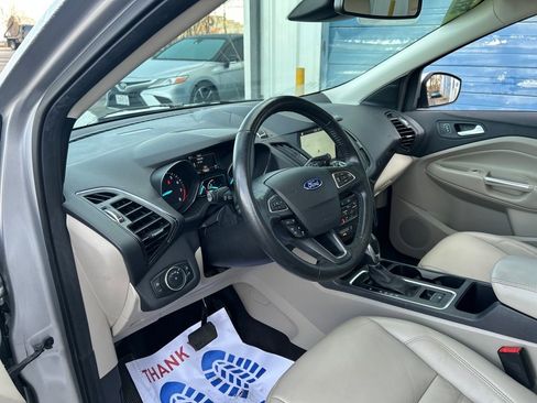 Used 2019 Ford Escape Titanium image 10