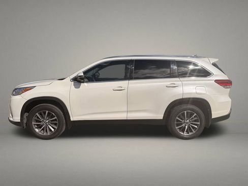 Used 2019 Toyota Highlander XLE image 2