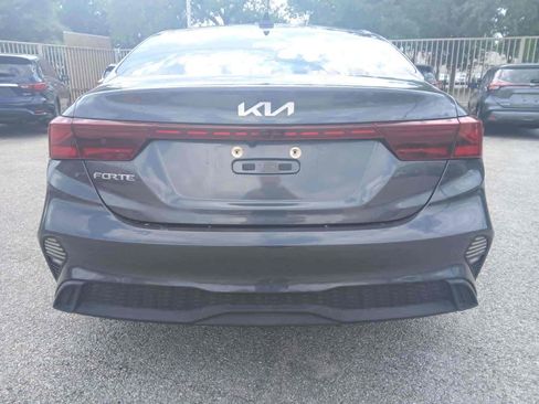 Used 2022 Kia Forte LXS w/ LXS Technology Package image 6