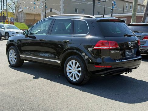 Used 2012 Volkswagen Touareg Sport image 4