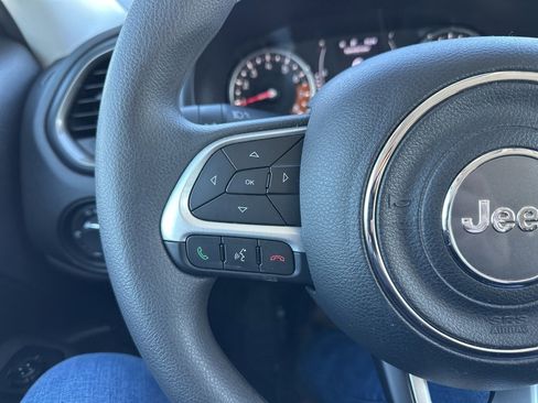 Used 2023 Jeep Renegade Latitude image 17