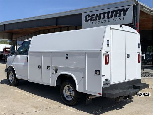 Used 2020 Chevrolet Express 3500 w/ Driver Convenience Package RWD image 6