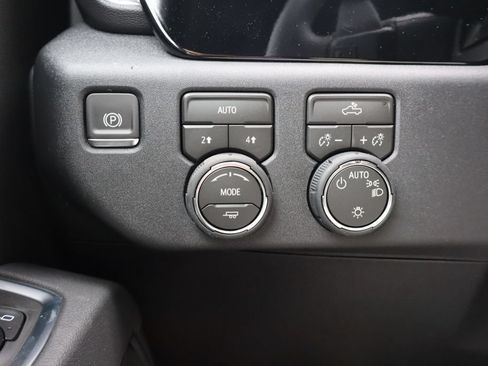 New 2026 Chevrolet Silverado 1500 LT w/ LPO, Dark Essentials Package AWD/4WD image 15