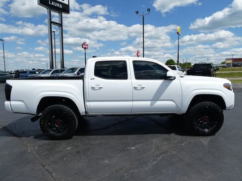 Used 2023 Toyota Tacoma SR AWD/4WD image 4