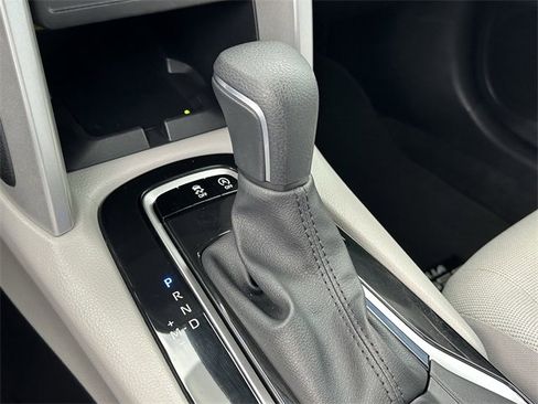 Used 2025 Toyota Corolla Cross LE image 22