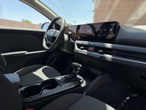 Used 2025 Kia K4 FWD image 37