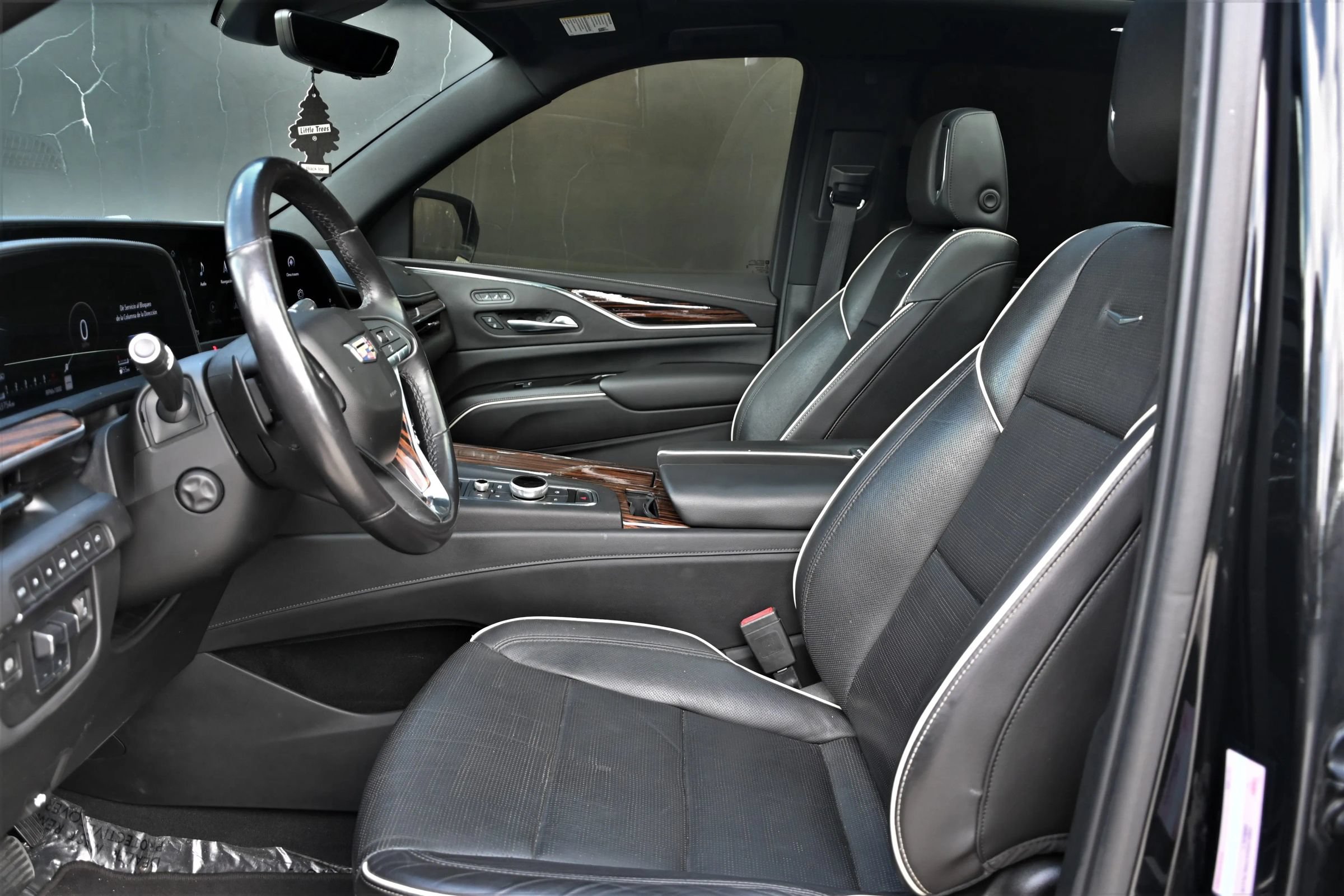Used 2021 Cadillac Escalade ESV Premium Luxury w/ Driver Assist Tech Package AWD/4WD image 11