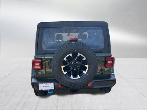 Used 2022 Jeep Wrangler Unlimited Sahara w/ Cold Weather Group image 7